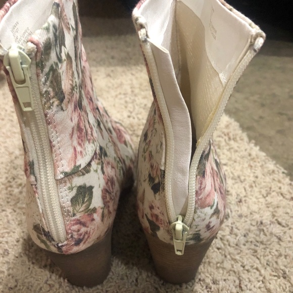 Booties. - Picture 4 of 8